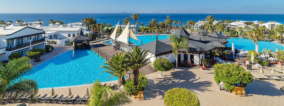 Panoramic view of H10 Rubicon hotel with pool and sea views