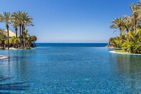 Infinity pool at Lopesan Costa Meloneras