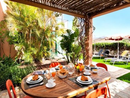 Dining al fresco at Villa at Salobre Golf Resort